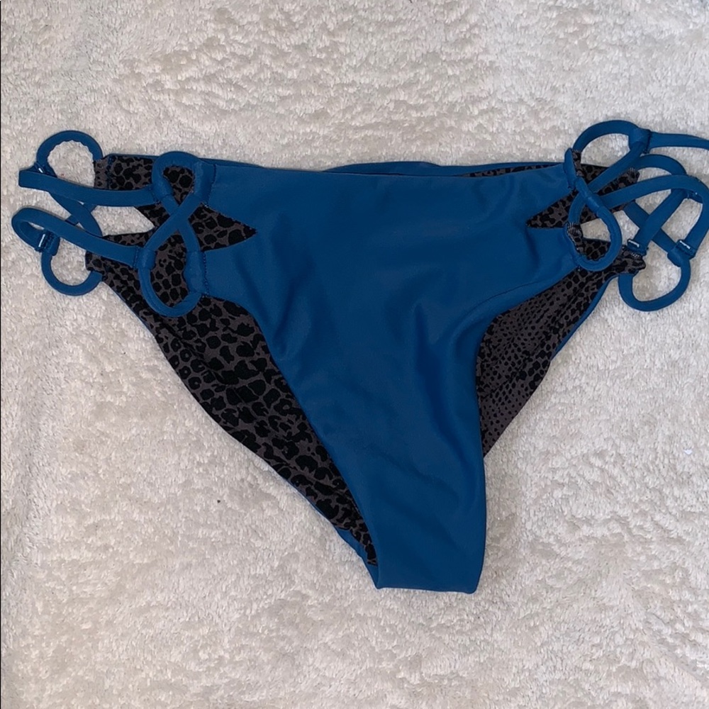 Blue Acacia Bottom